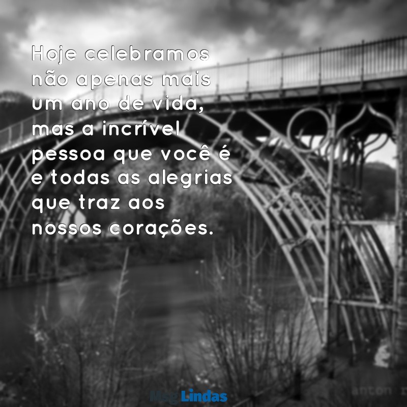 mensagens para aniversariante especial Hoje celebramos não apenas mais um ano de vida, mas a incrível pessoa que você é e todas as alegrias que traz aos nossos corações.