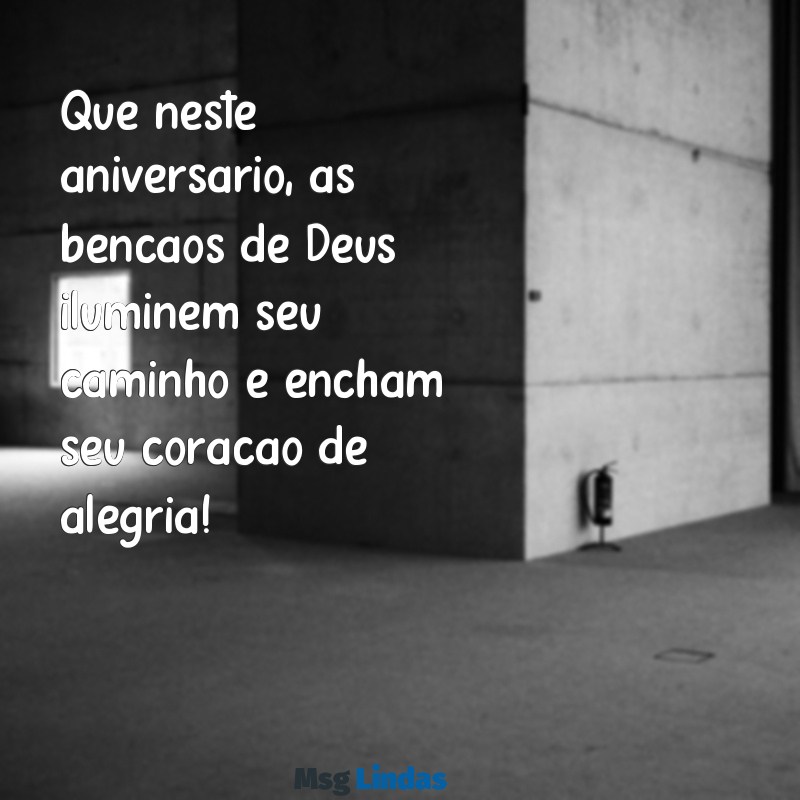 frases de aniversário que deus te abençoe Que neste aniversário, as bênçãos de Deus iluminem seu caminho e encham seu coração de alegria!