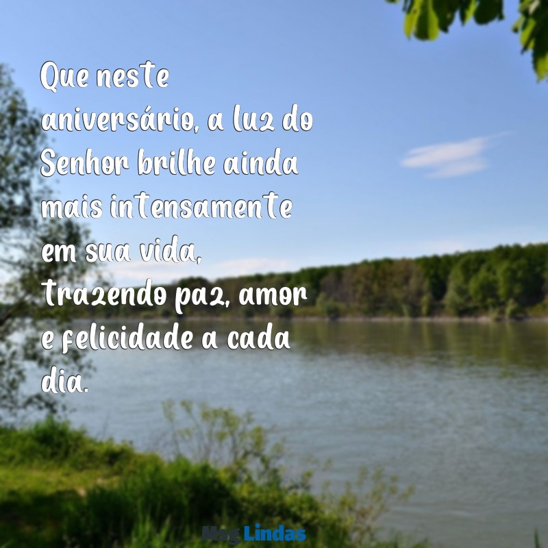 mensagens de aniversário para emocionar amiga evangélica Que neste aniversário, a luz do Senhor brilhe ainda mais intensamente em sua vida, trazendo paz, amor e felicidade a cada dia.