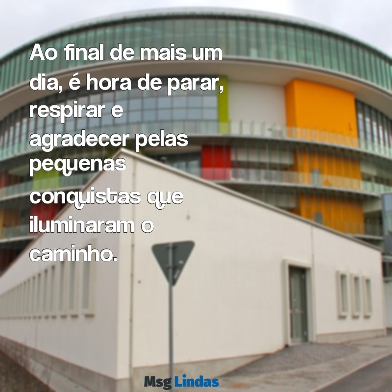 finalizando mais um dia Ao final de mais um dia, é hora de parar, respirar e agradecer pelas pequenas conquistas que iluminaram o caminho.