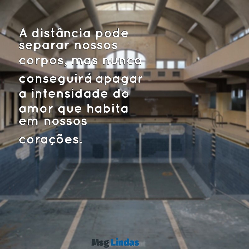 frases de amor profundas a distância A distância pode separar nossos corpos, mas nunca conseguirá apagar a intensidade do amor que habita em nossos corações.