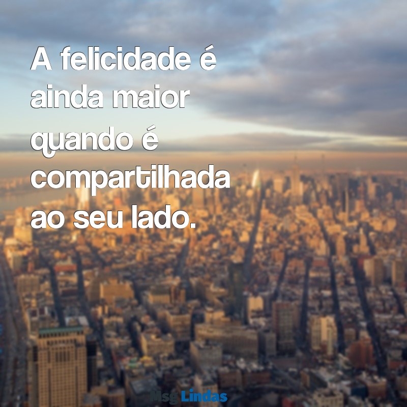 frases para foto de casal A felicidade é ainda maior quando é compartilhada ao seu lado.