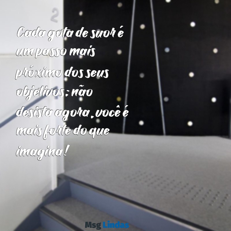 mensagens de motivação para treinar Cada gota de suor é um passo mais próximo dos seus objetivos; não desista agora, você é mais forte do que imagina!