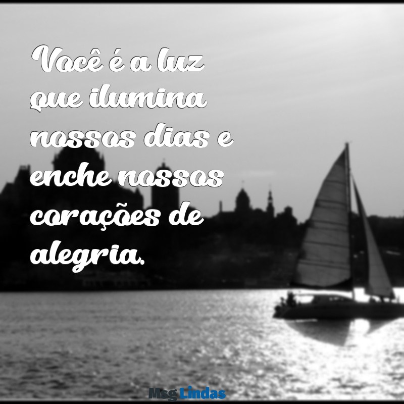 frases para filhos pequenos Você é a luz que ilumina nossos dias e enche nossos corações de alegria.