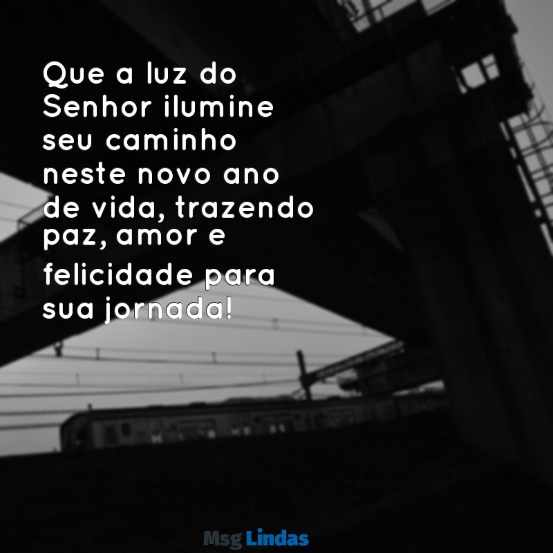 mensagens aniversário para amiga evangélica Que a luz do Senhor ilumine seu caminho neste novo ano de vida, trazendo paz, amor e felicidade para sua jornada!