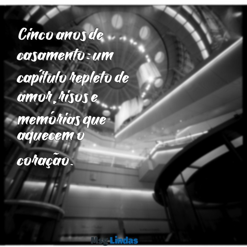 5 anos de casado Cinco anos de casamento: um capítulo repleto de amor, risos e memórias que aquecem o coração.