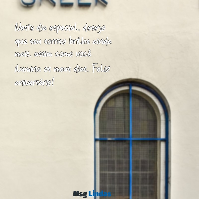 mensagens de aniversario para paquera Neste dia especial, desejo que seu sorriso brilhe ainda mais, assim como você ilumina os meus dias. Feliz aniversário!